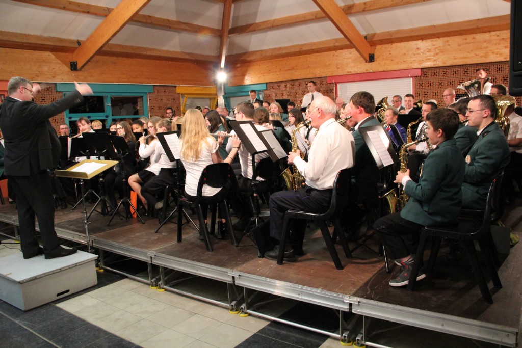 Ostricourt et Flines les Râches jouent un morceau commun